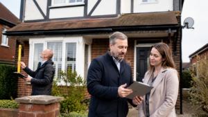 What's the Difference Between a Surveyor and a Valuer